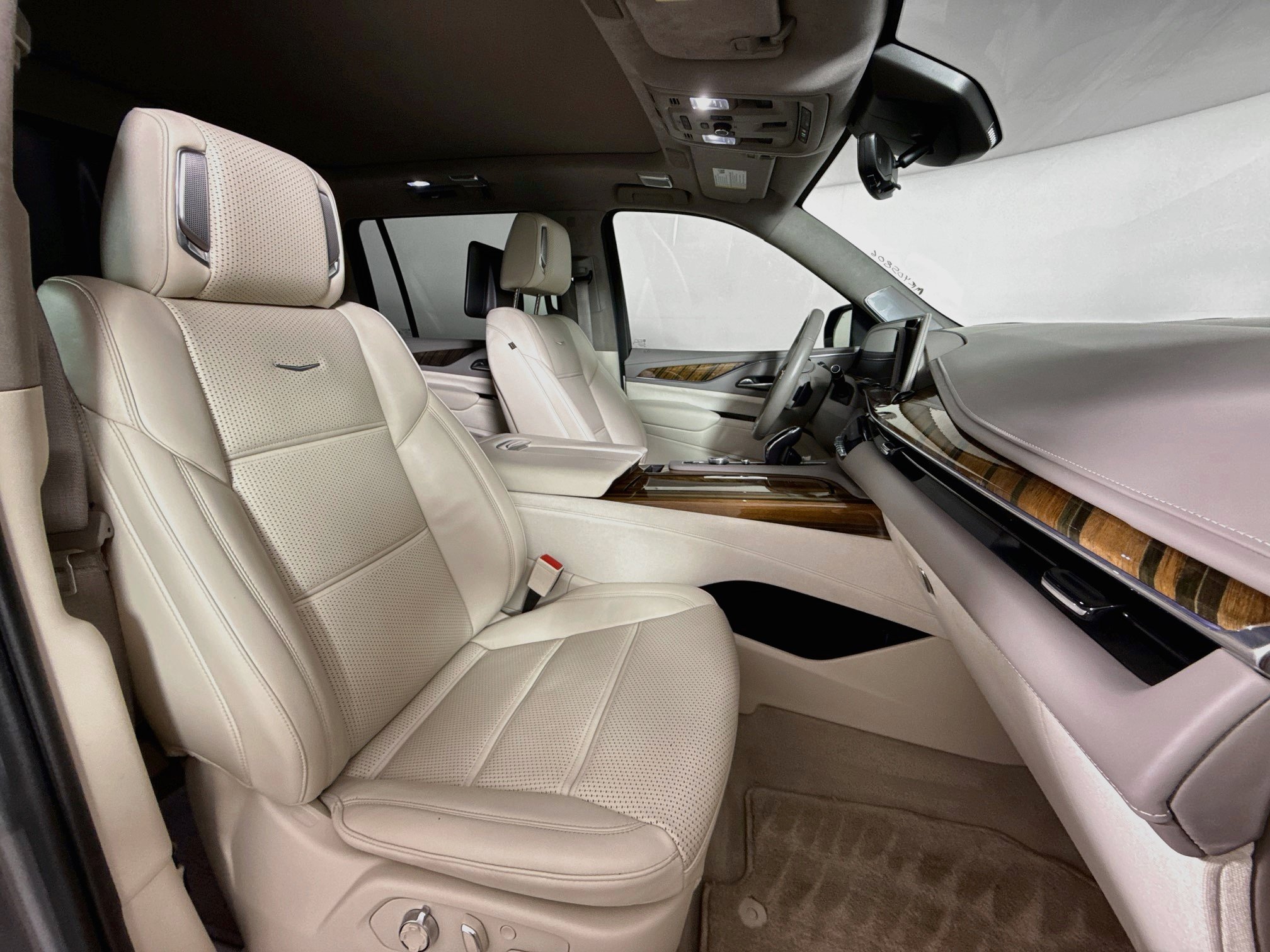 Used 2021 Cadillac Escalade ESV Sport Platinum w/ LPO, ONYX Package AWD/4WD image 32