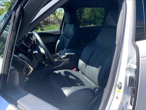 Certified 2025 Land Rover Range Rover Sport SE AWD/4WD image 7