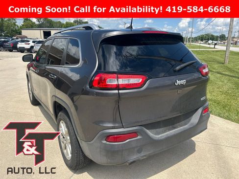 Used 2016 Jeep Cherokee Latitude FWD image 3