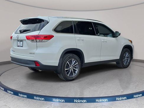 Used 2019 Toyota Highlander XLE w/ Carpet Mat Package (TMS) AWD/4WD image 6