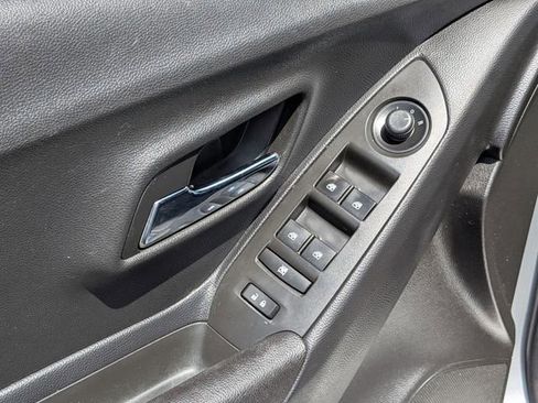 Used 2016 Chevrolet Trax LT FWD image 16