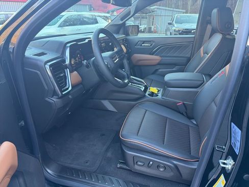 New 2026 GMC Canyon AT4 w/ AT4 Premium Package image 8