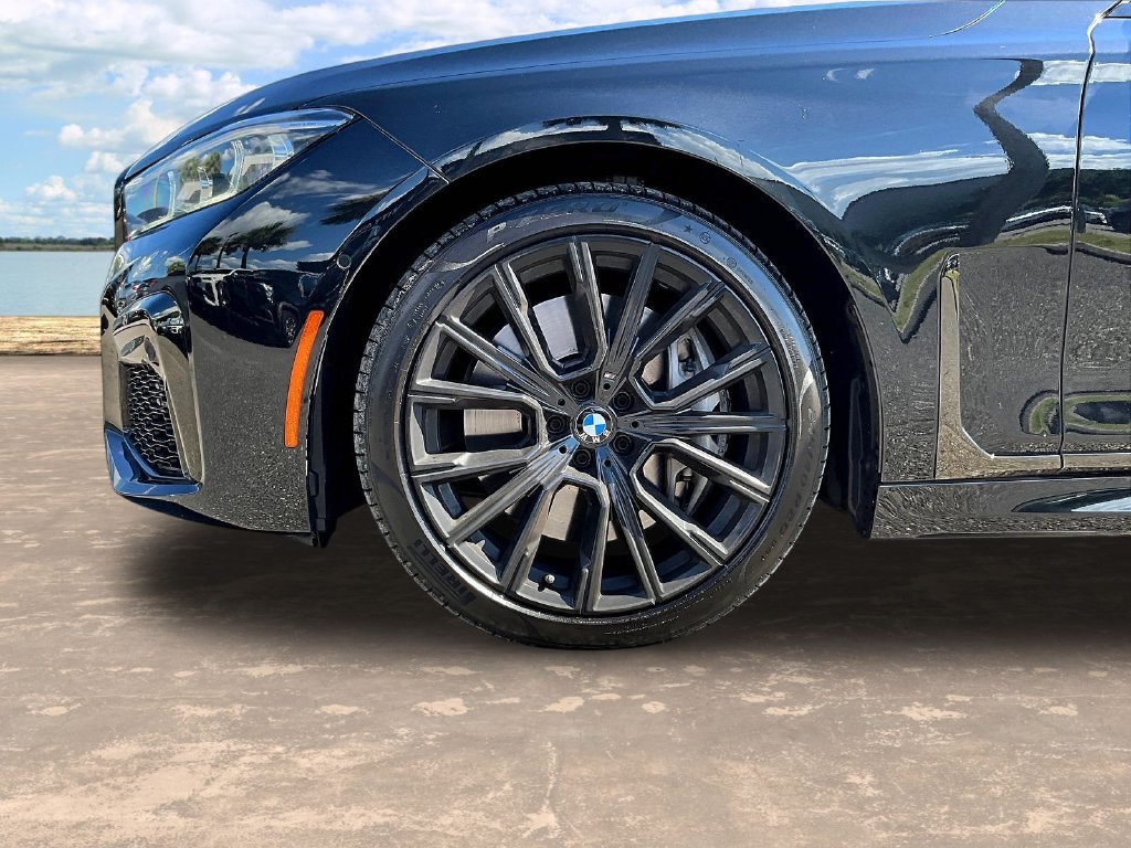 Used 2021 BMW 750i xDrive w/ Executive Package AWD/4WD image 34