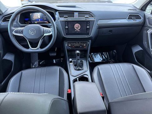 Used 2022 Volkswagen Tiguan SE w/ Panoramic Sunroof Package image 14