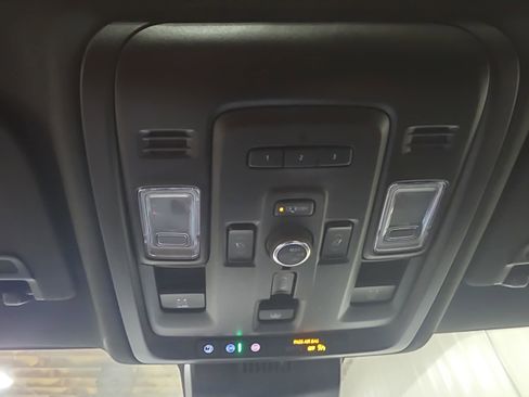 Used 2024 GMC Yukon XL Denali image 20