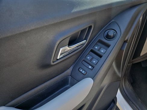 Used 2020 Chevrolet Trax LS FWD image 21