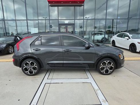 Used 2023 Kia Niro EX Touring FWD image 3
