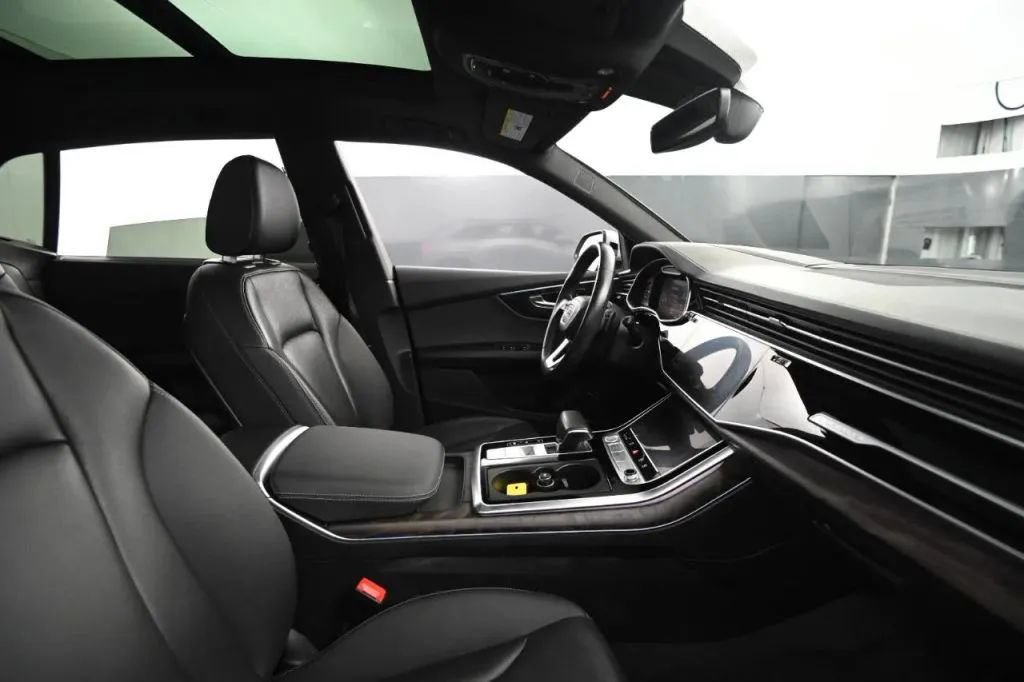 Used 2019 Audi Q8 Prestige AWD/4WD image 46