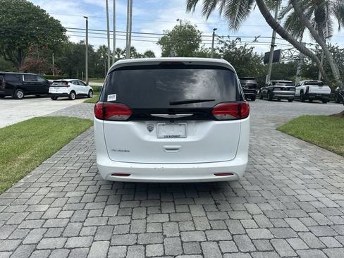 Used 2023 Chrysler Voyager LX FWD image 35