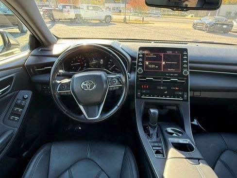 Used 2019 Toyota Avalon XLE image 10