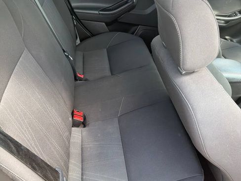 Used 2018 Ford Focus SE w/ Cold Weather Package FWD image 11