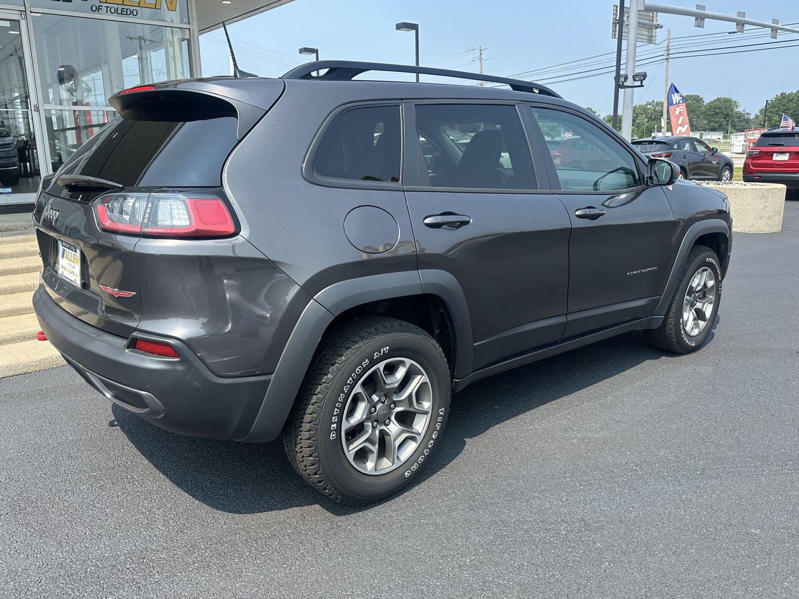 Used 2022 Jeep Cherokee Trailhawk AWD/4WD image 12