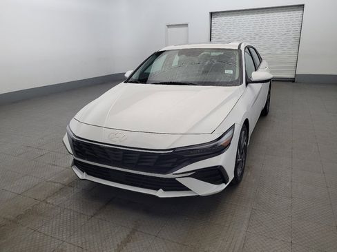 Used 2025 Hyundai Elantra SEL FWD image 15