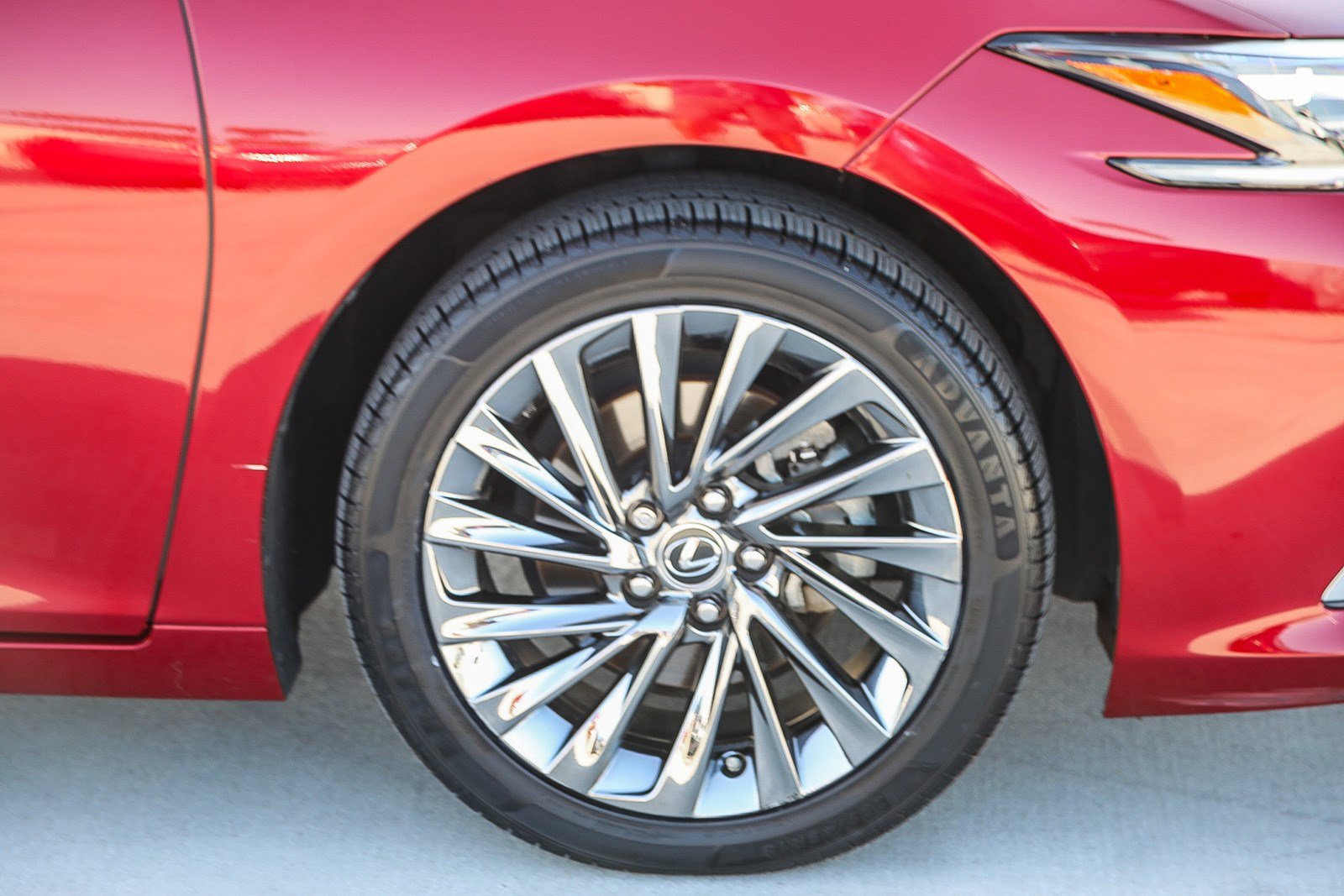 Certified 2024 Lexus ES 300h w/ Accessory Package (Z2) FWD image 10