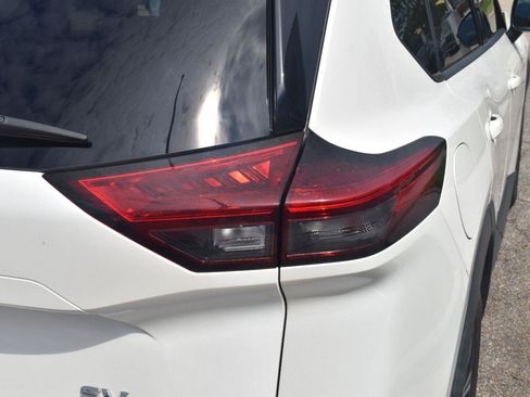 Used 2021 Nissan Rogue SV w/ Premium Package FWD image 10