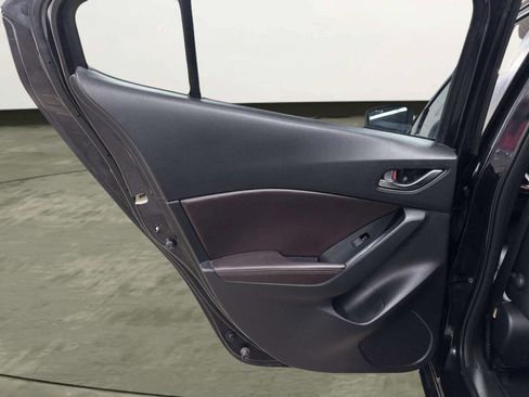 Used 2018 MAZDA MAZDA3 Grand Touring w/ Premium Equipment Package FWD image 16