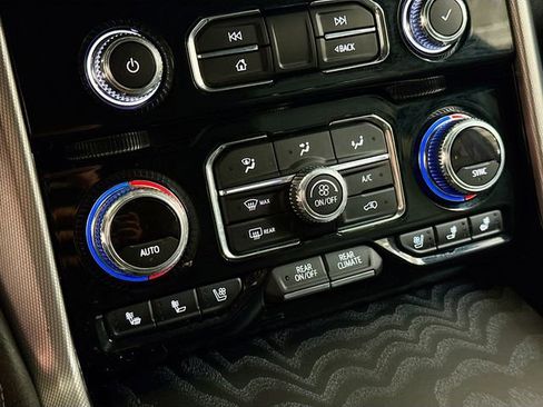 Used 2021 GMC Yukon Denali AWD/4WD image 17
