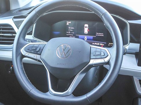 Used 2025 Volkswagen Taos SE image 16