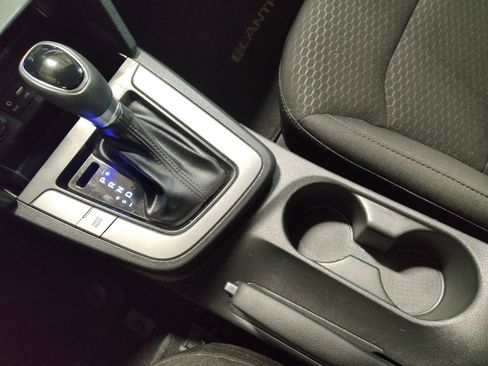 Used 2019 Hyundai Elantra SE w/ Cargo Package image 26