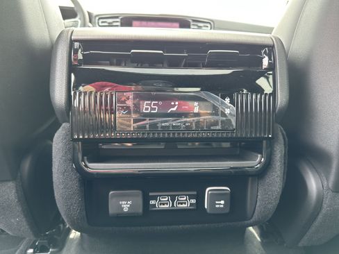 New 2025 Jeep Wagoneer 4WD w/ Premium Group I image 26