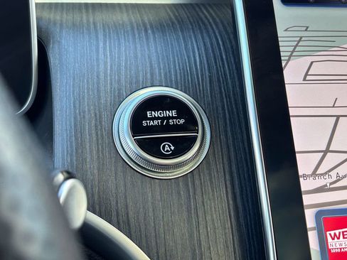 Used 2024 Mercedes-Benz GLC 300 4MATIC image 41