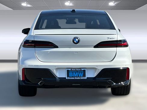 New 2025 BMW 740i image 9
