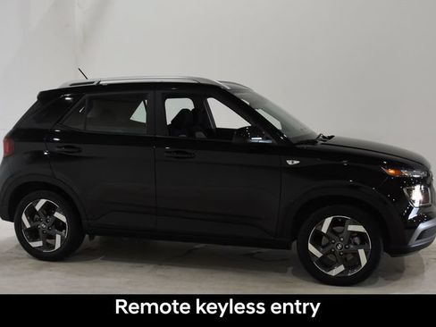 Certified 2025 Hyundai Venue SEL FWD image 4