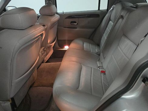 Used 2000 Lincoln Town Car Signature RWD image 13