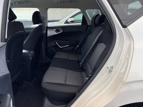 Used 2025 Kia Soul LX w/ LX Technology Package FWD image 25