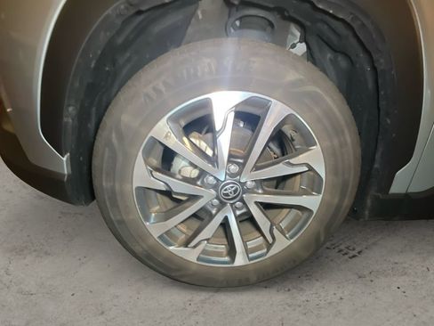 Certified 2024 Toyota Corolla Cross XLE image 14