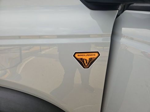 Used 2023 Ford Bronco Badlands image 3