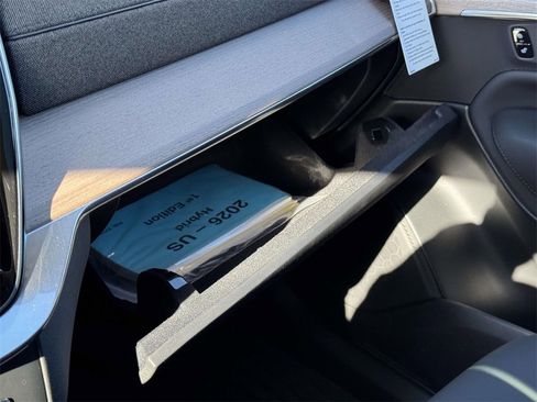 Certified 2026 Volvo XC90 B6 Plus w/ Protection Package Premier image 31