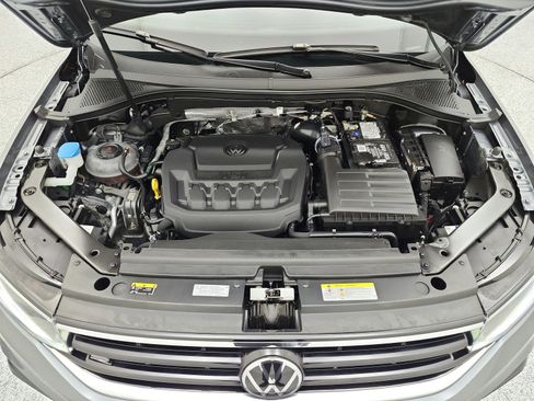 Used 2024 Volkswagen Tiguan SE R-Line FWD image 17