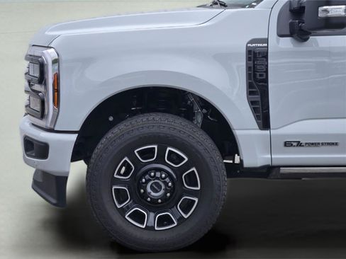 Used 2025 Ford F250 Platinum AWD/4WD image 9