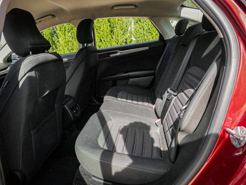 Used 2017 Ford Fusion SE image 8