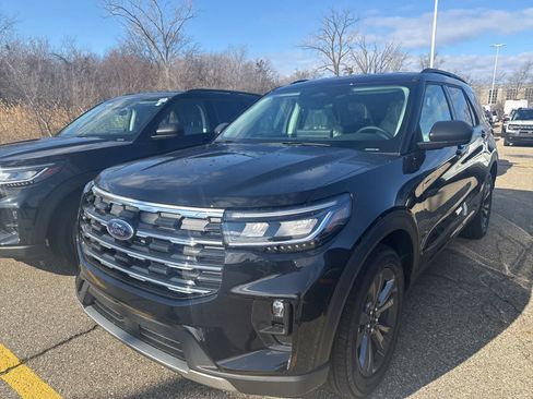 New 2026 Ford Explorer Active w/ Active Comfort Package AWD/4WD image 2