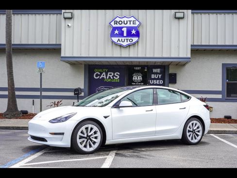 Used 2022 Tesla Model 3 Standard Range Plus RWD image 1