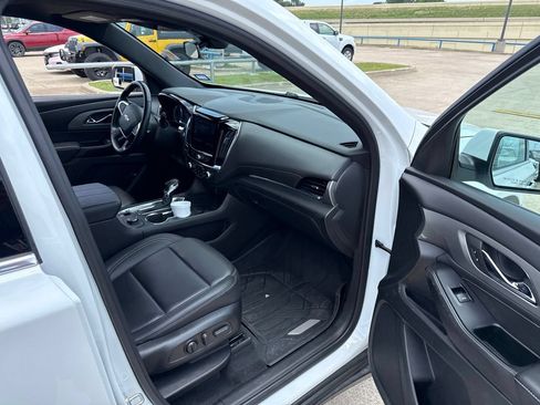 Used 2023 Chevrolet Traverse LT w/ LPO, Floor Liner Package AWD/4WD image 15