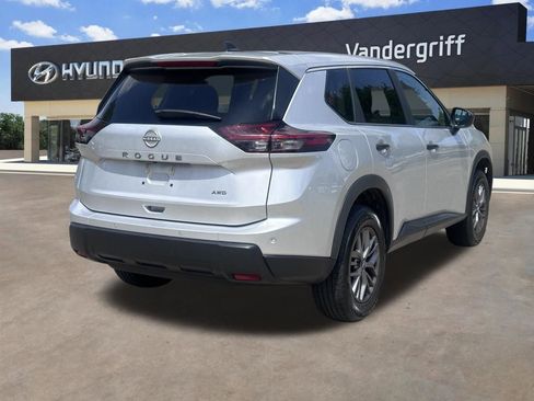 Used 2024 Nissan Rogue S image 10