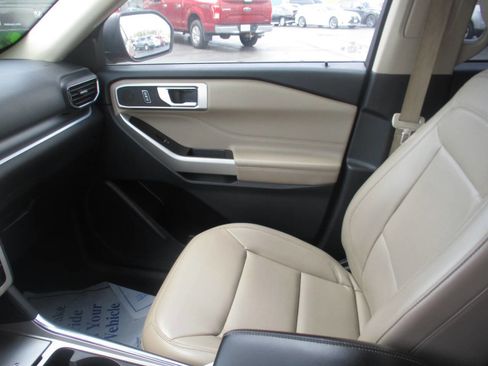 Used 2021 Ford Explorer XLT w/ Equipment Group 202A AWD/4WD image 21