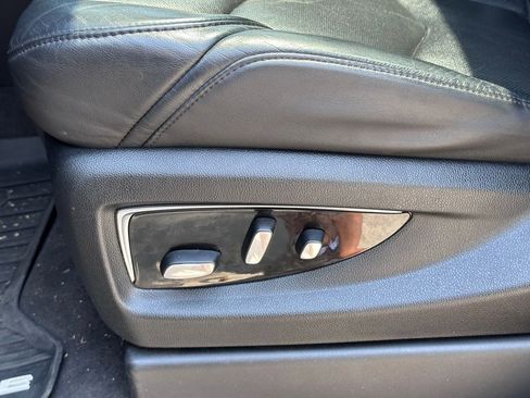 Used 2020 Cadillac Escalade Luxury w/ Escalade Sport Edition image 32