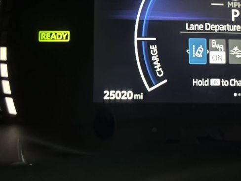 Used 2025 Toyota Camry SE w/ Convenience Package FWD image 15