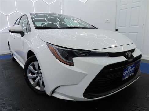 Used 2024 Toyota Corolla LE FWD image 2