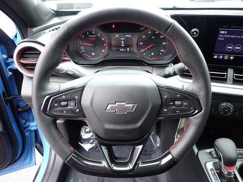 Used 2024 Chevrolet Trax RS w/ Sunroof Package image 19