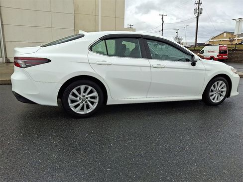 Certified 2022 Toyota Camry LE image 11