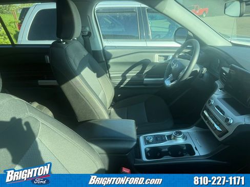 Used 2024 Ford Explorer XLT AWD/4WD image 7