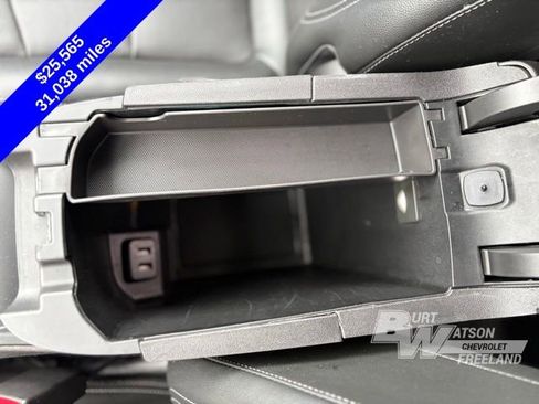 Used 2024 GMC Terrain SLT image 22