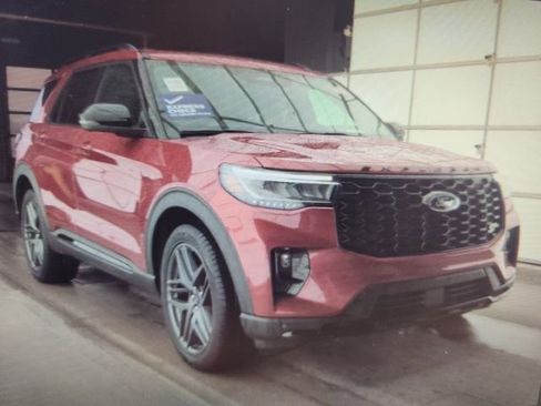 Used 2025 Ford Explorer ST image 1