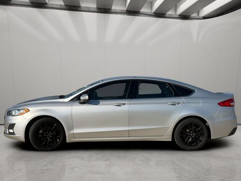 Used 2019 Ford Fusion SE w/ Equipment Group 151A FWD image 2