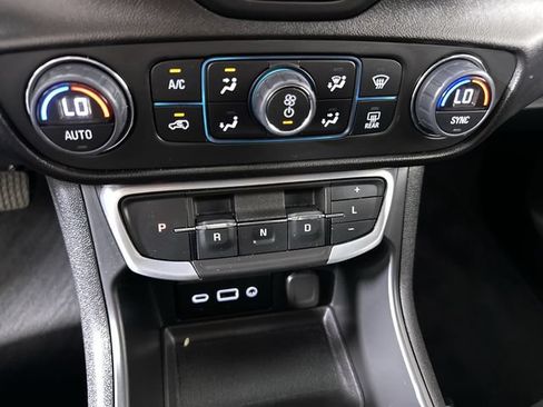 Used 2024 GMC Terrain SLE w/ Driver Convenience Package FWD image 16
